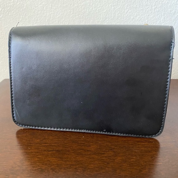 Small black purse in great condition! Never used! - Picture 2 of 2